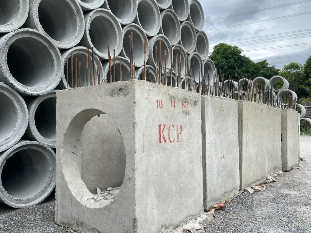 บ่อพักคอนกรีตเสริมเหล็กหล่อสำเร็จรูป